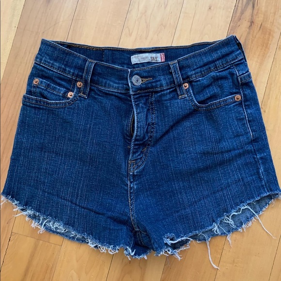 Levi shorts - Picture 2 of 3